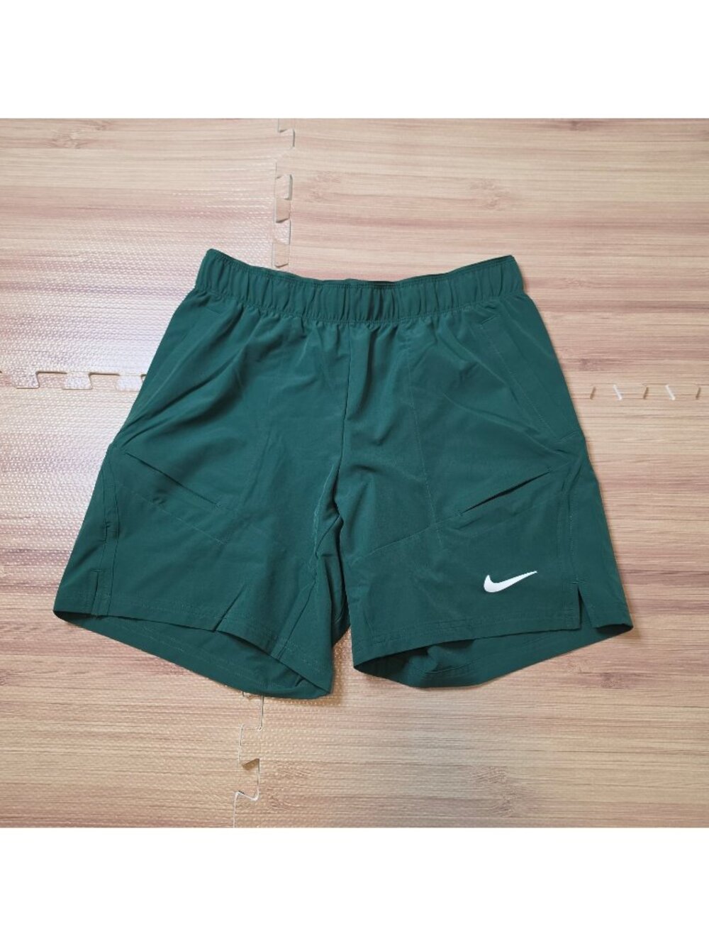 NikeCourt Dri-FIT Victory 7" Tennis Shorts Men's Size Medium FD8721-341 Green
